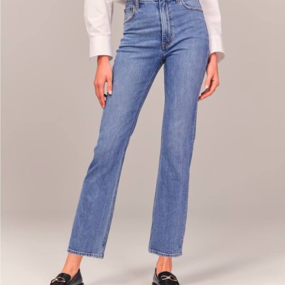 Abercrombie Ultra High Rise Ankle Straight  Jean.